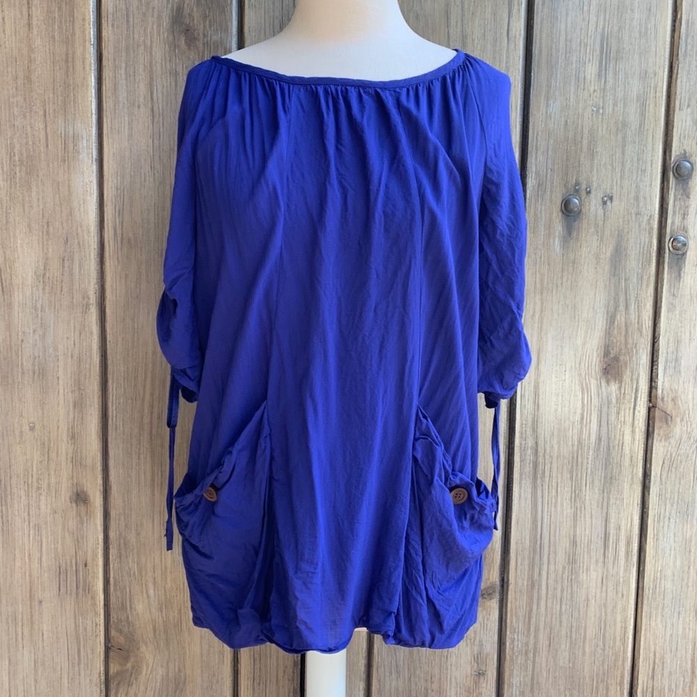 Odille • blue top with pockets